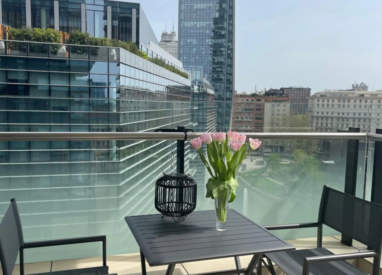 Sky High Dreams - Vista Duomo Apartment Milan