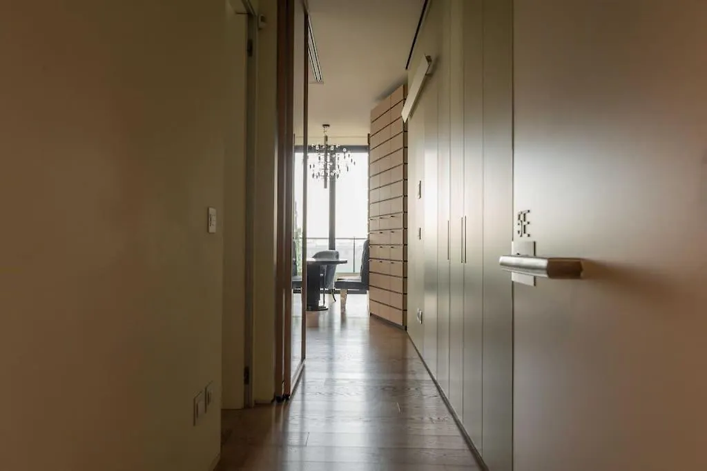 Sky High Dreams - Vista Duomo Apartment Milan
