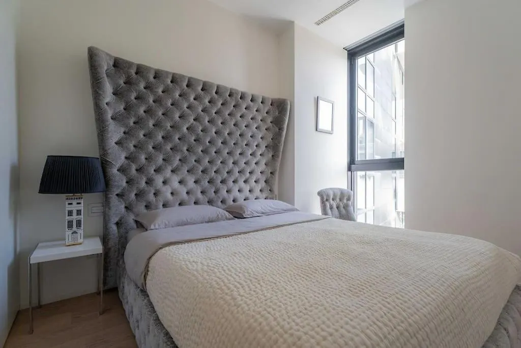 Sky High Dreams - Vista Duomo Apartment Milan Italy