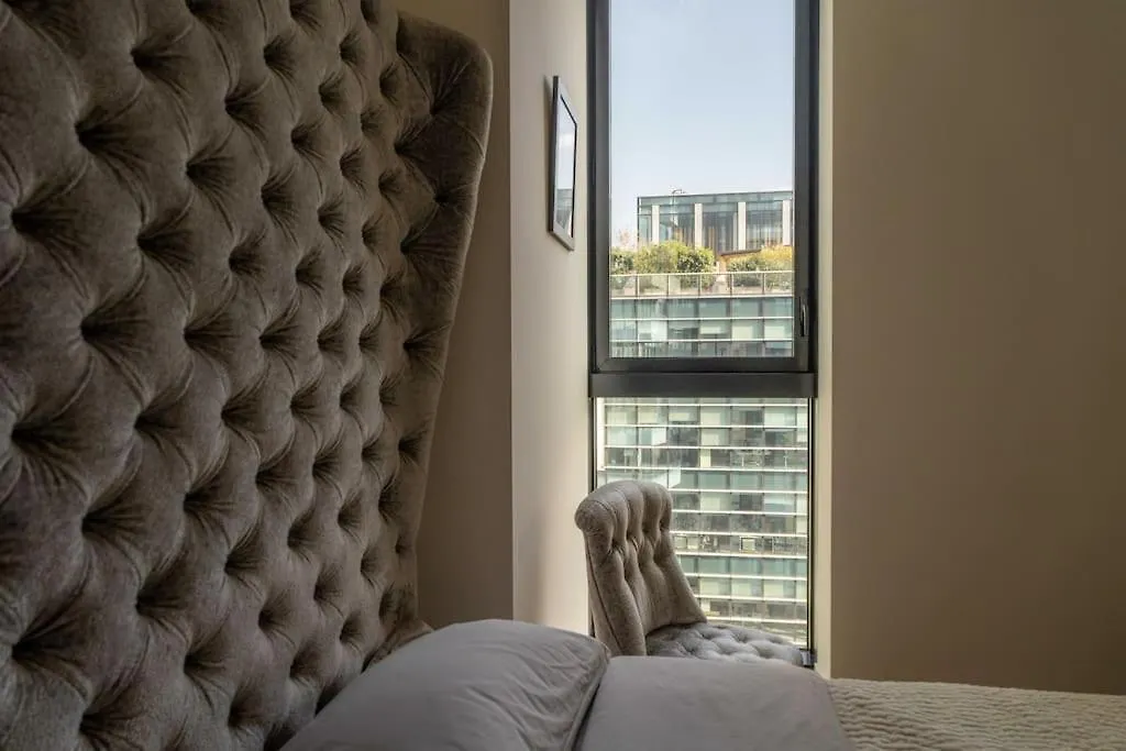 Sky High Dreams - Vista Duomo Apartment Milan Italy