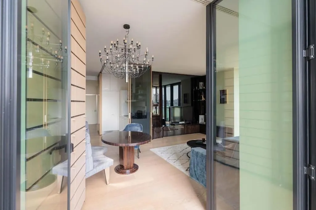 Sky High Dreams - Vista Duomo Apartment Milan Italy