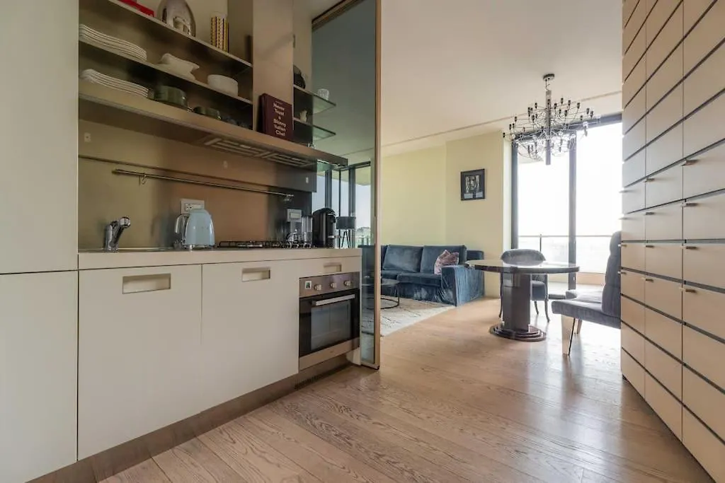 Sky High Dreams - Vista Duomo Apartment Milan Italy