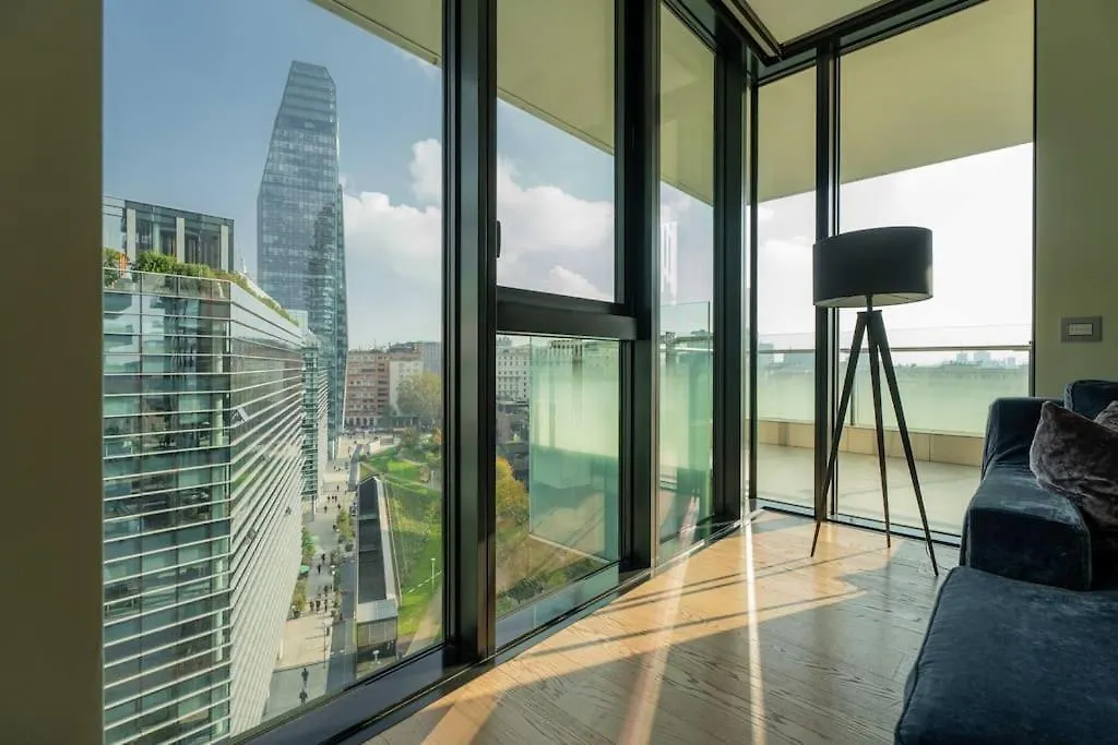 Sky High Dreams - Vista Duomo Apartment Milan