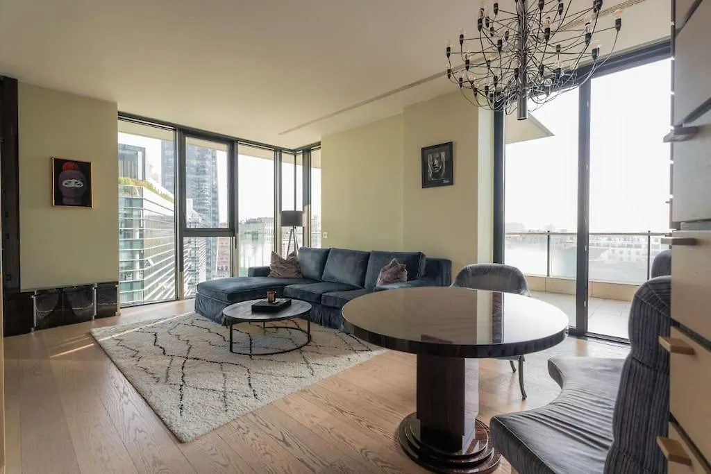 Sky High Dreams - Vista Duomo Apartment Milan 0*,  Italy